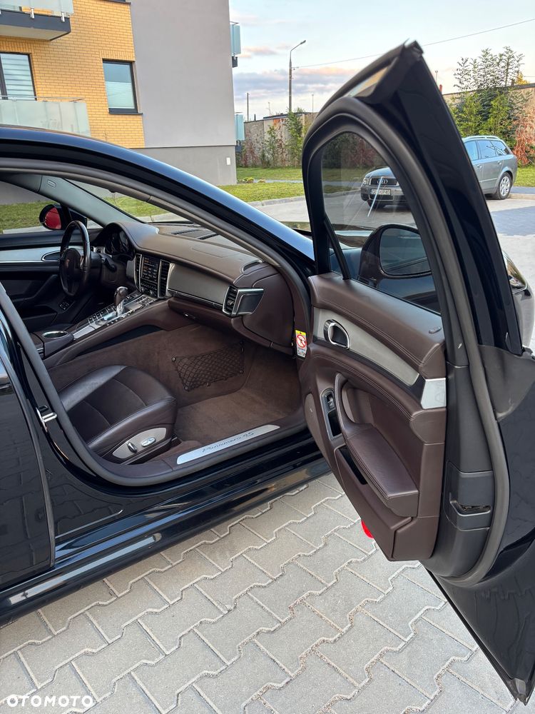 Porsche Panamera 4S - 26