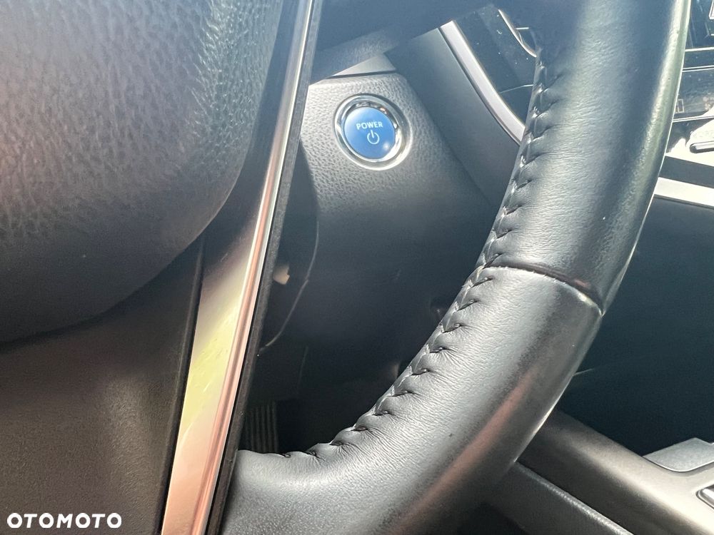 Toyota Camry 2.5 Hybrid Comfort CVT - 24