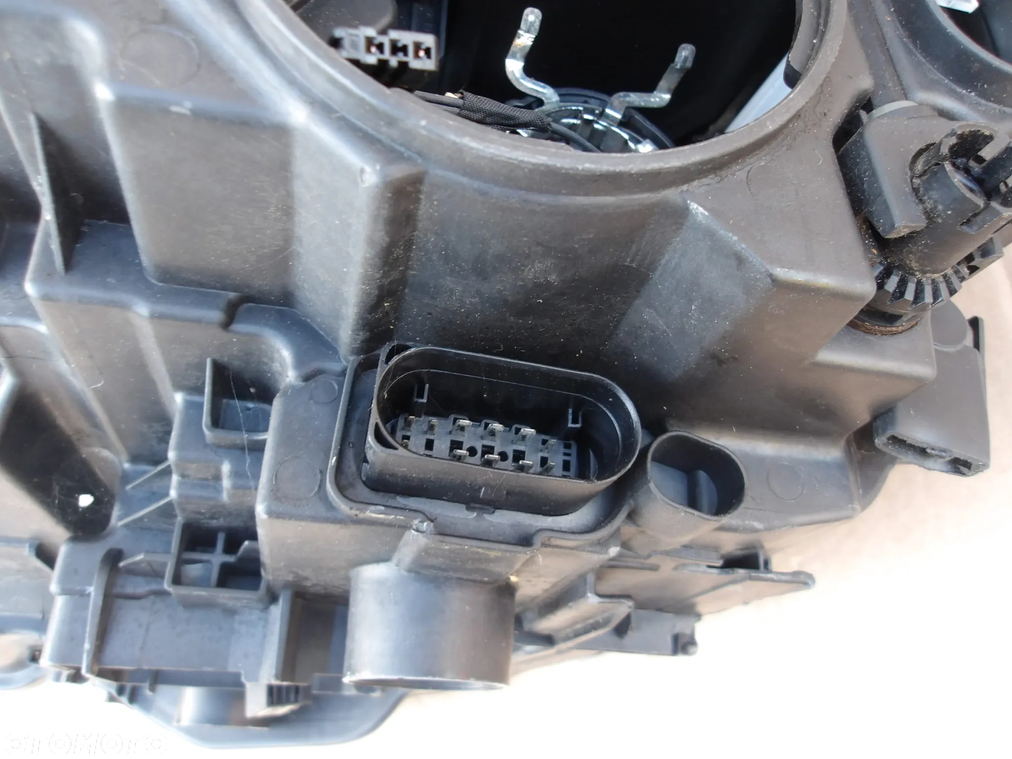 LAMPA PRAWY PRZOD AUDI A3 8V XENON 8V0941033F - 9