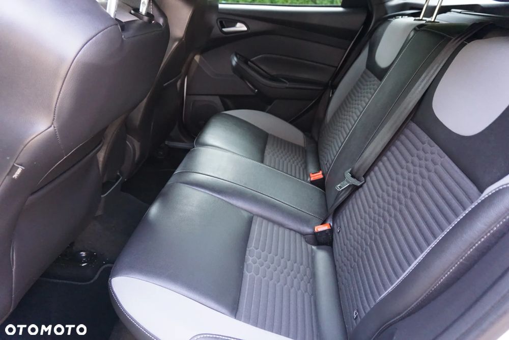 Ford Focus Turnier 2.0 EcoBoost ST mit Leder-Sport-Paket - 15