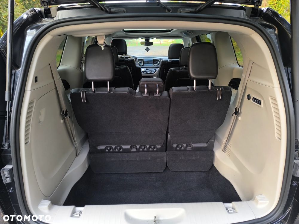 Chrysler Pacifica - 10