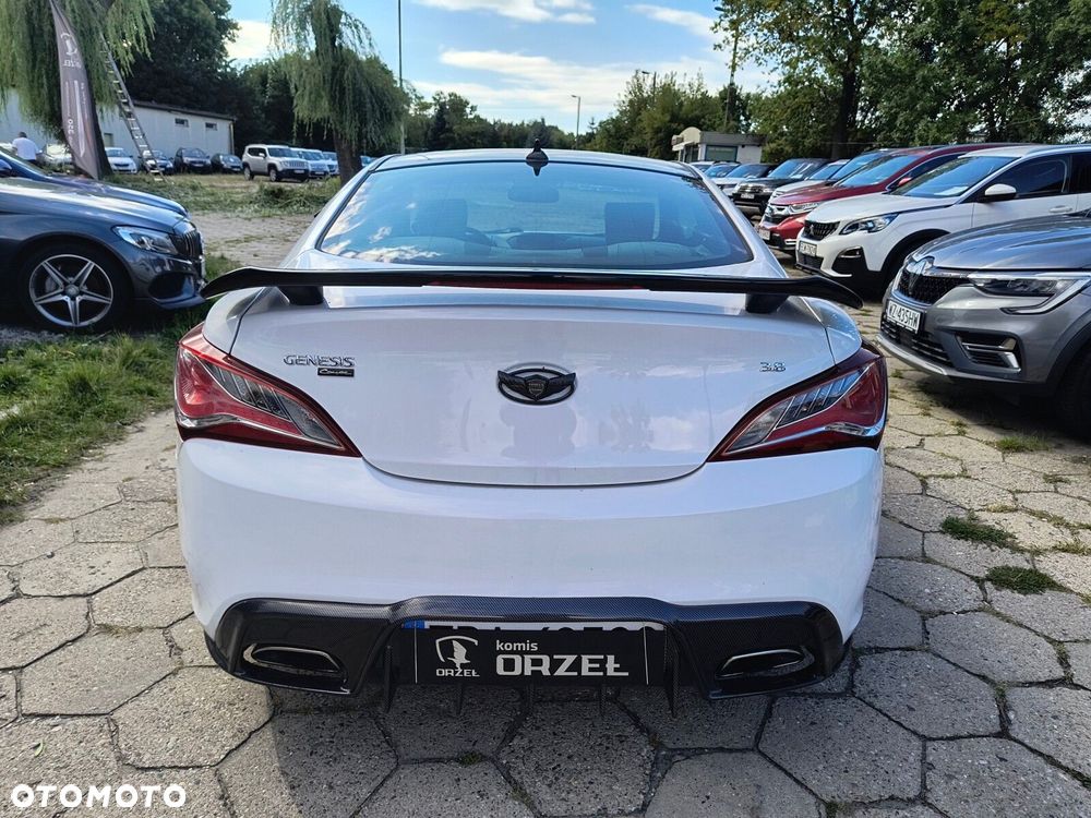 Hyundai Genesis Coupe - 6