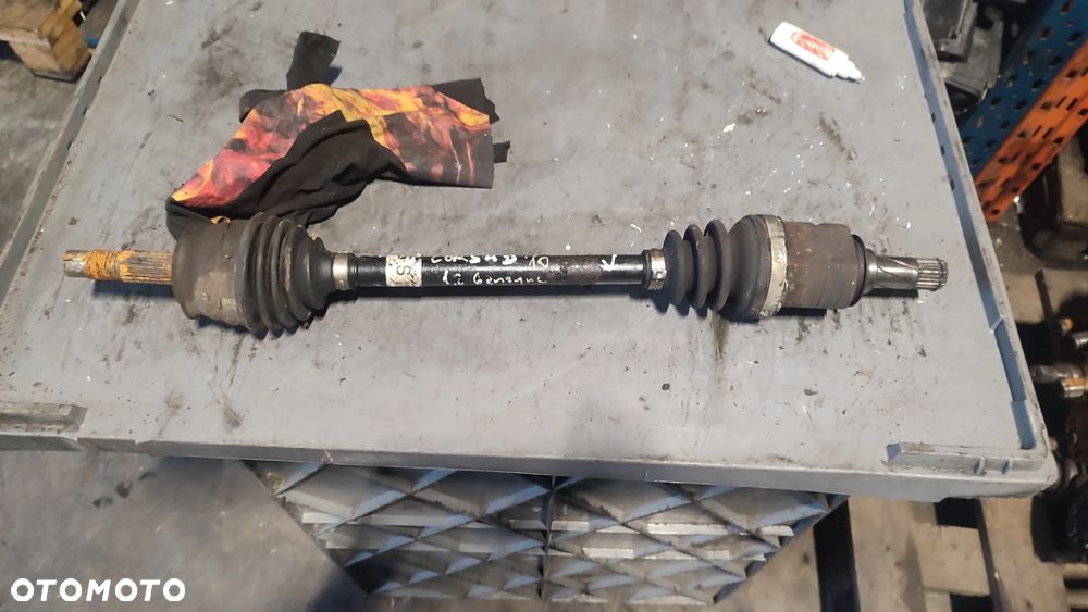 PÓŁOŚ LEWA PRZÓD OPEL CORSA D  1.2 B - 1