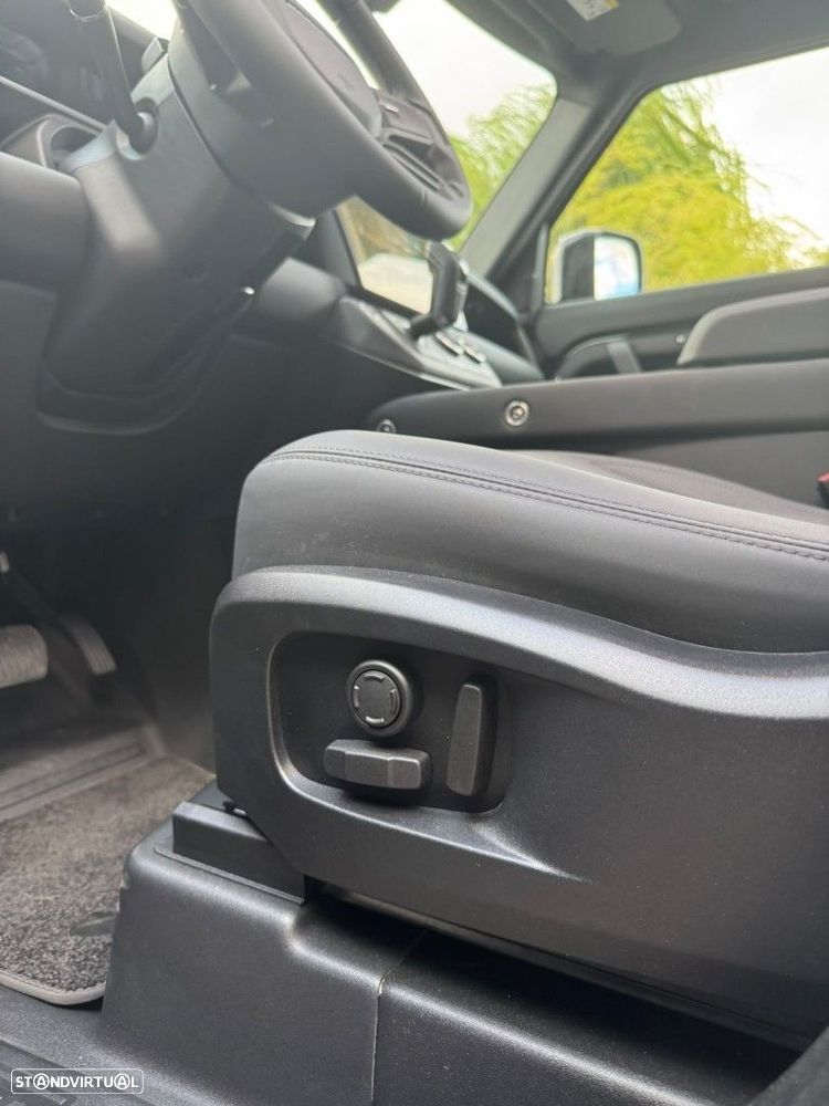 Land Rover Defender 2.0 P300e 110 AWD X-Dynamic SE - 25
