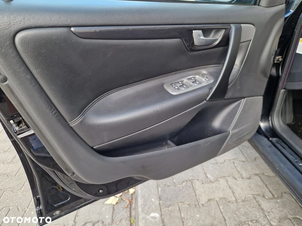 Volvo V70 D5 - 30