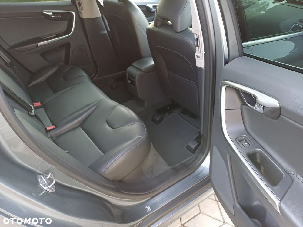 Volvo XC 60 D3 Geartronic Momentum - 27