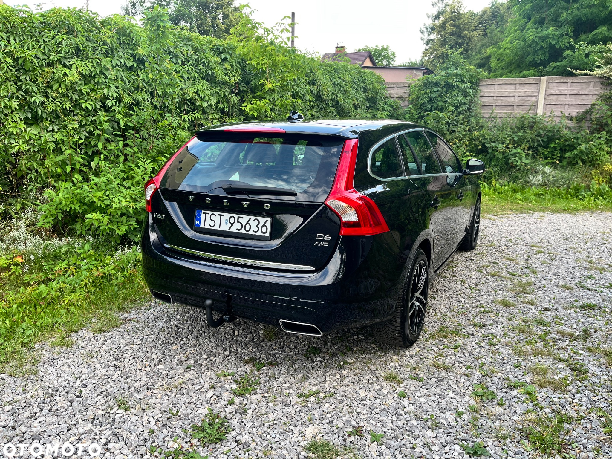 Volvo V60 D6 AWD Plug-in Hybrid R-Design Summum - 8