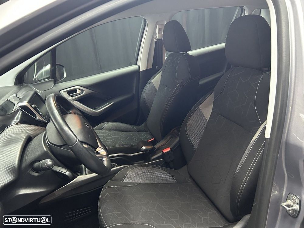 Peugeot 2008 1.2 PureTech Allure - 12