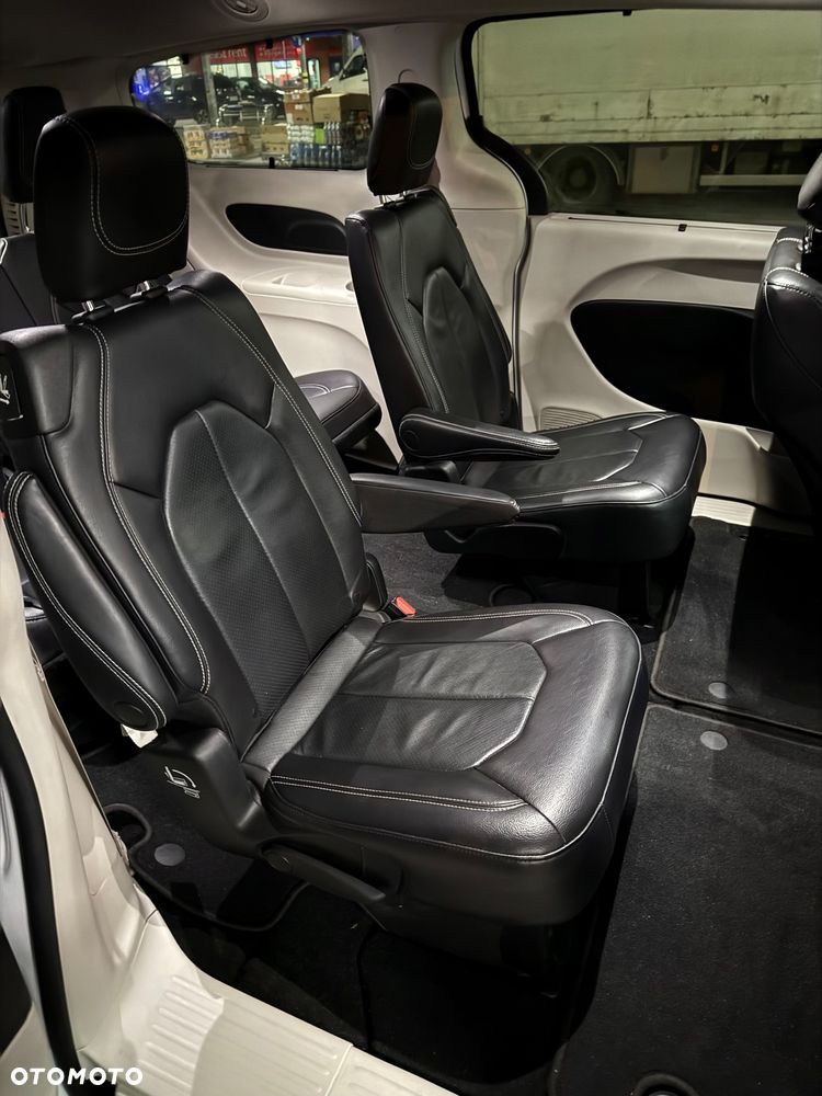 Chrysler Pacifica - 17