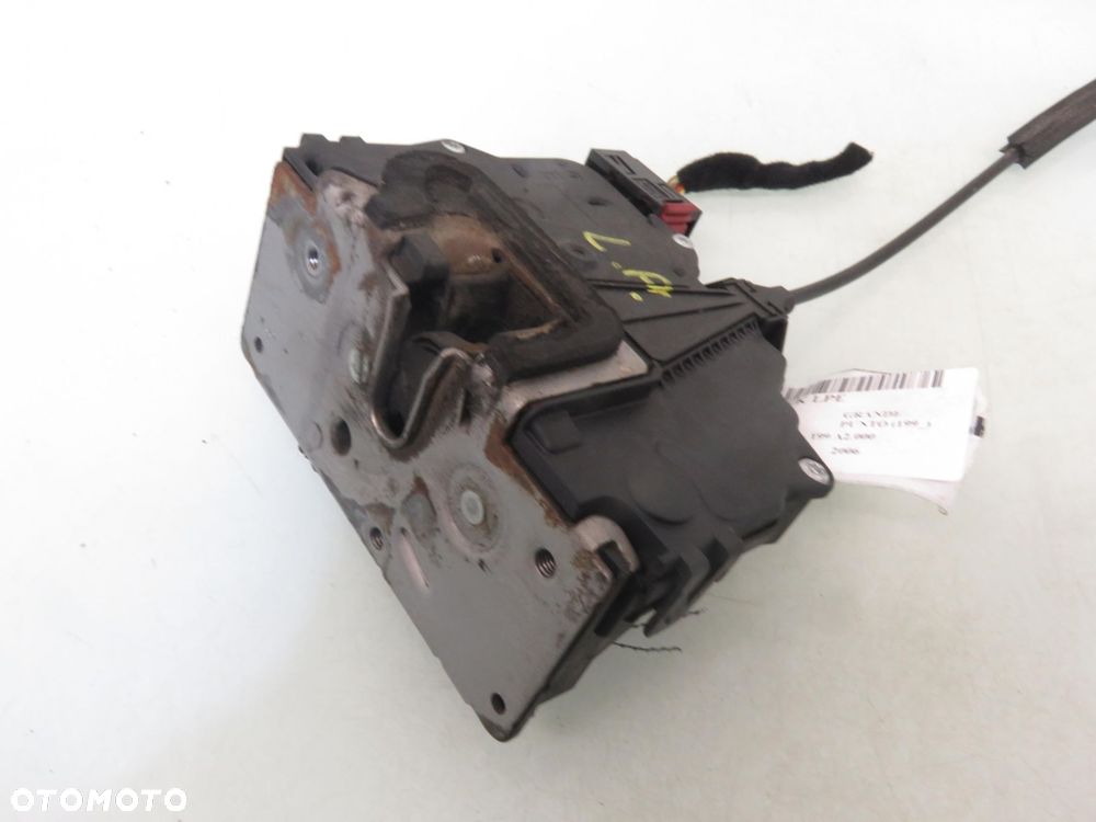ZAMEK LEWY PRZEDNI FIAT GRANDE PUNTO 55701963 6 PIN - 7