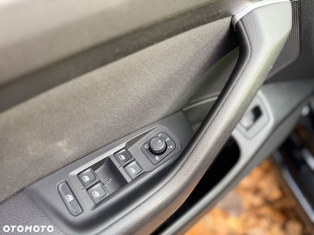 Volkswagen Passat Variant 2.0 TDI SCR DSG 4Motion Business - 16