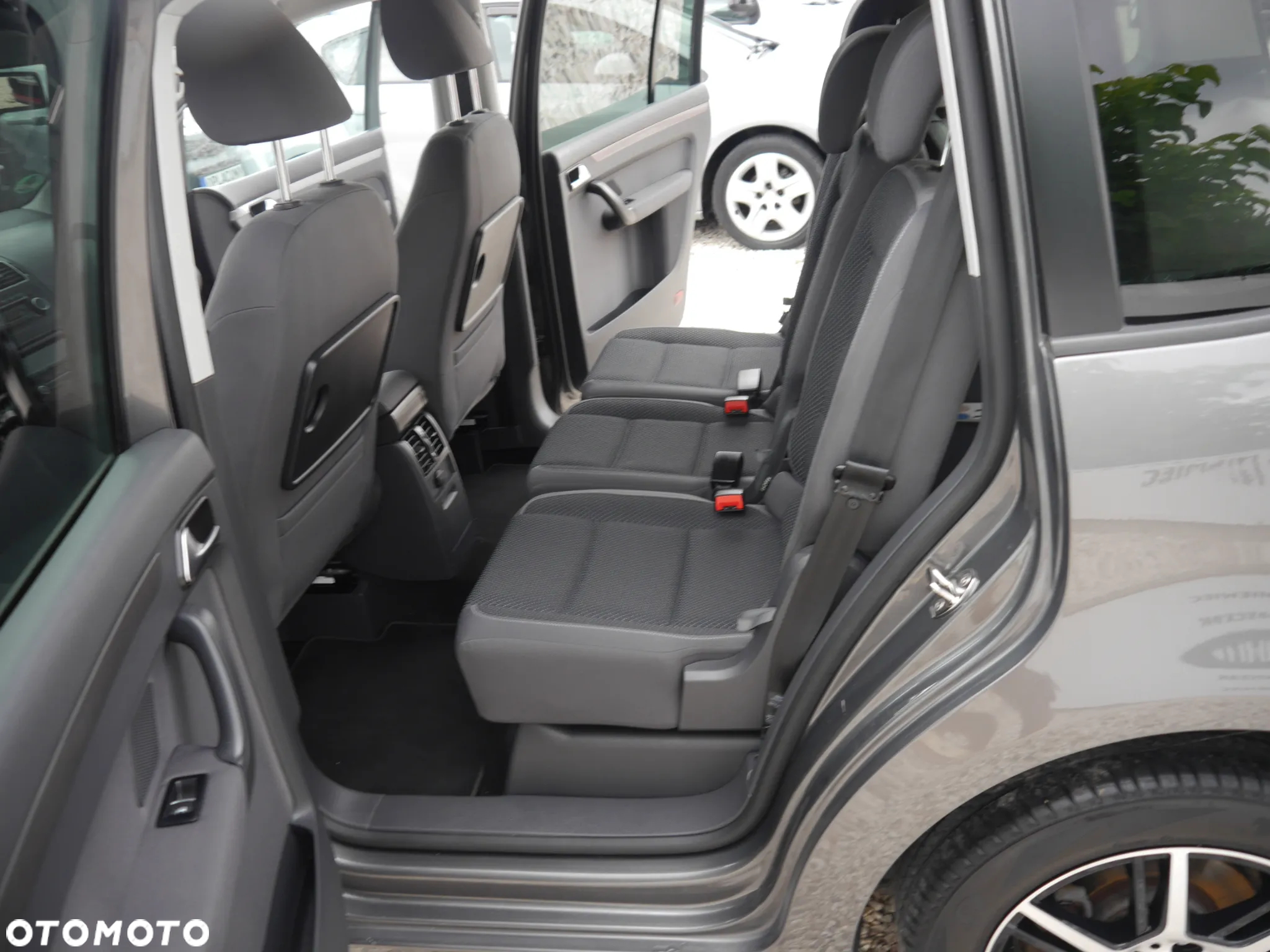 Volkswagen Touran 2.0 TDI DPF BlueMotion Technology DSG Comfortline - 16