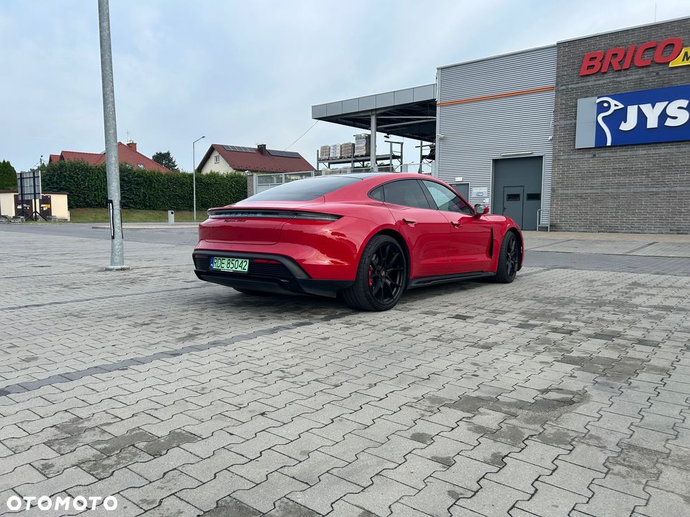 Porsche Taycan - 8