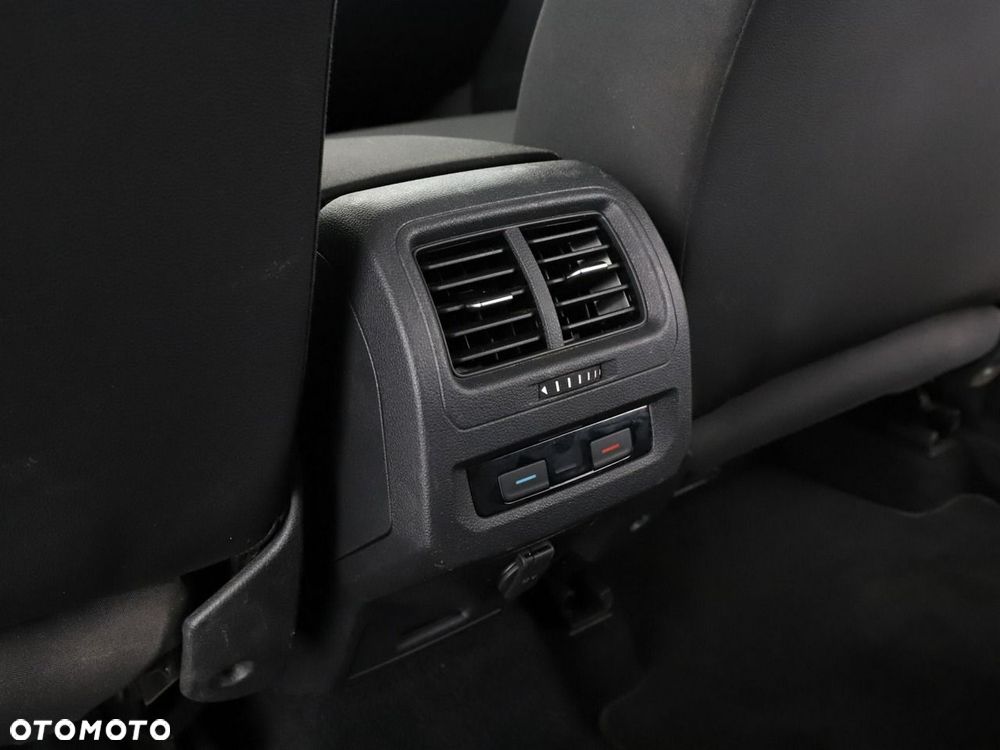 Volkswagen Touran 1.6 TDI SCR (BlueMotion Technology) DSG Trendline - 30