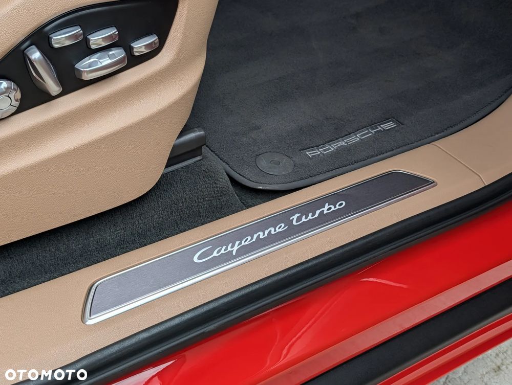 Porsche Cayenne - 32
