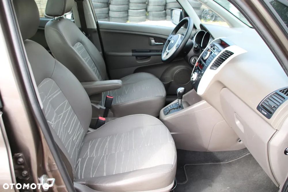 Kia Venga 1.6 CVVT Automatik UEFA EURO 2016 - 21
