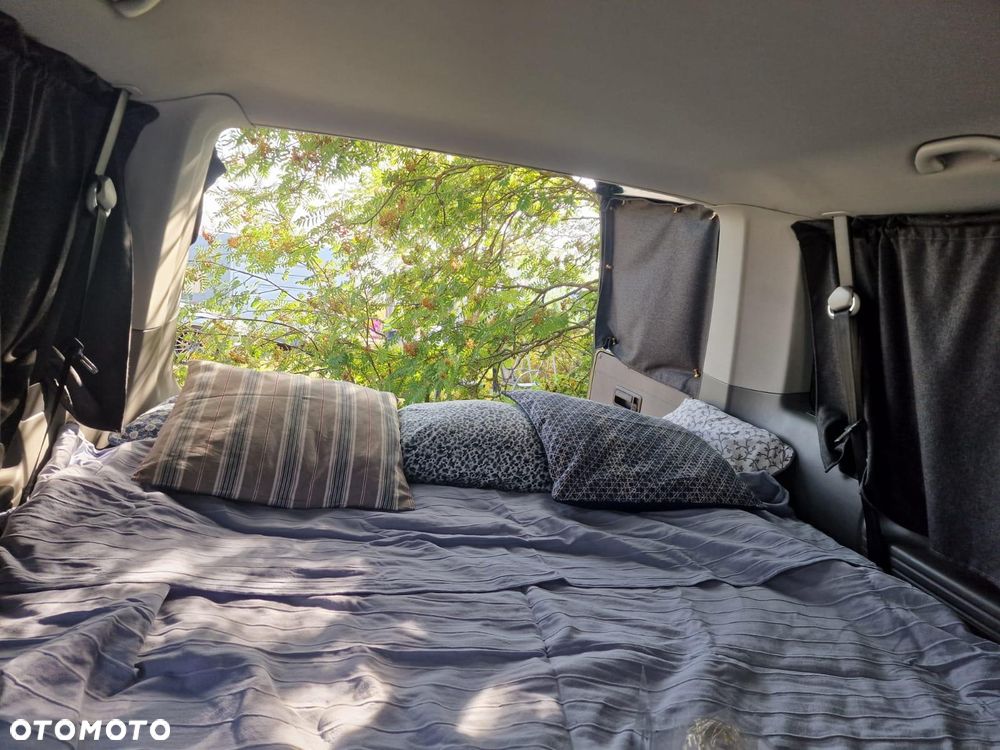 Volkswagen Caravelle - 15