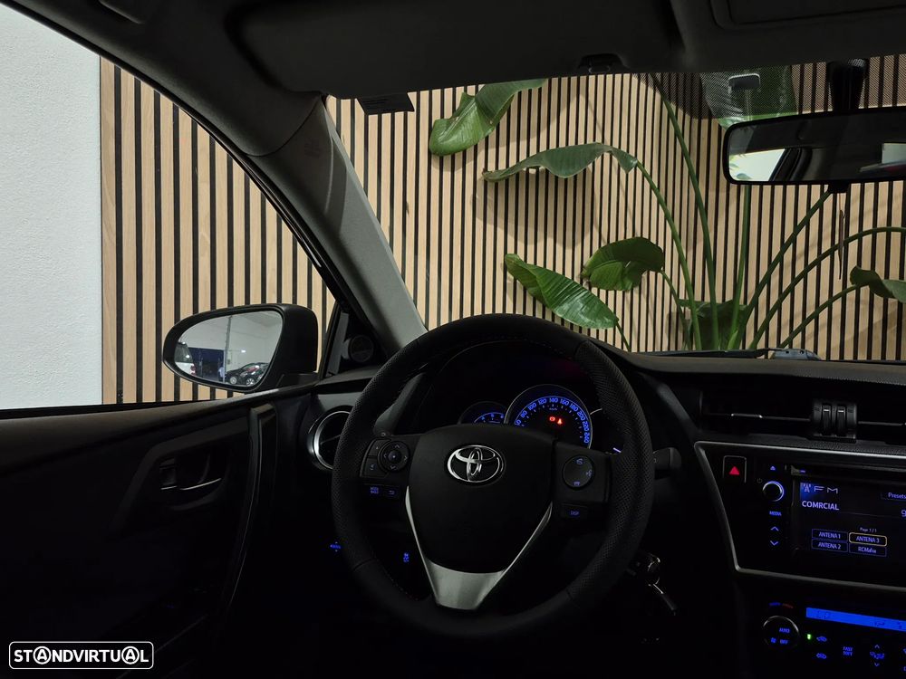 Toyota Auris 1.4 D-4D Comfort+Pack Sport - 8