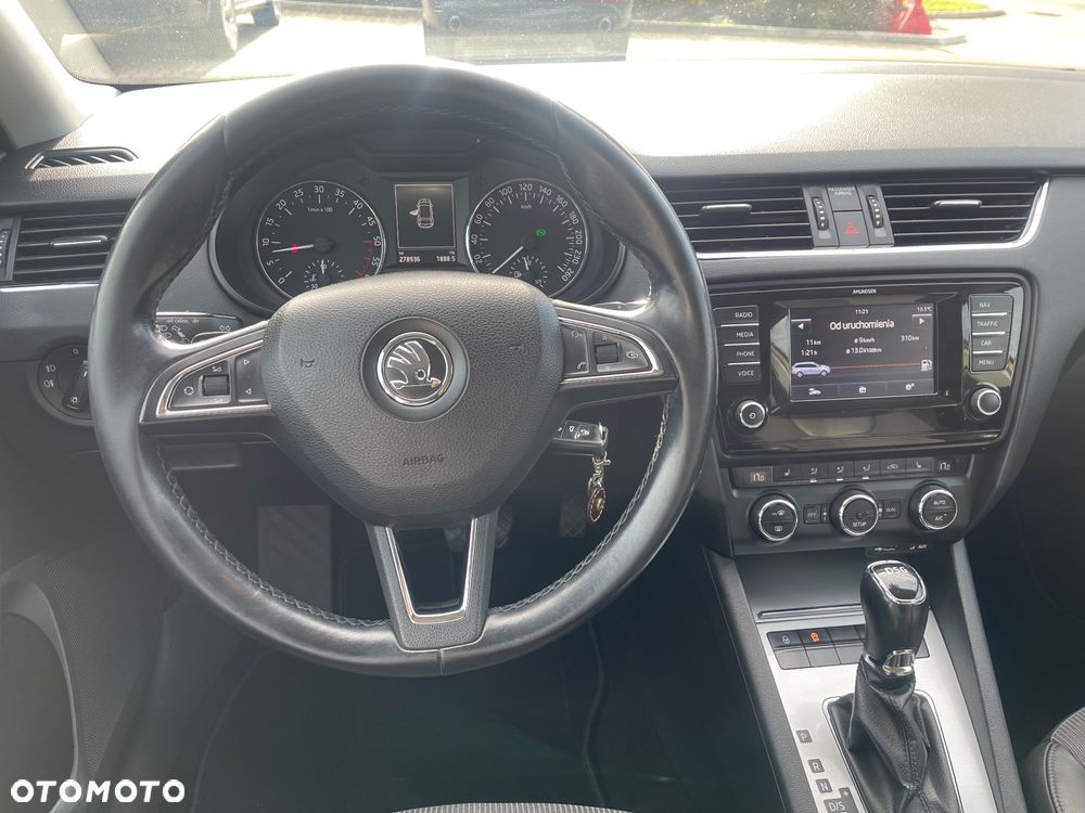 Skoda Octavia ver-2-0-tdi-elegance-dsg - 10