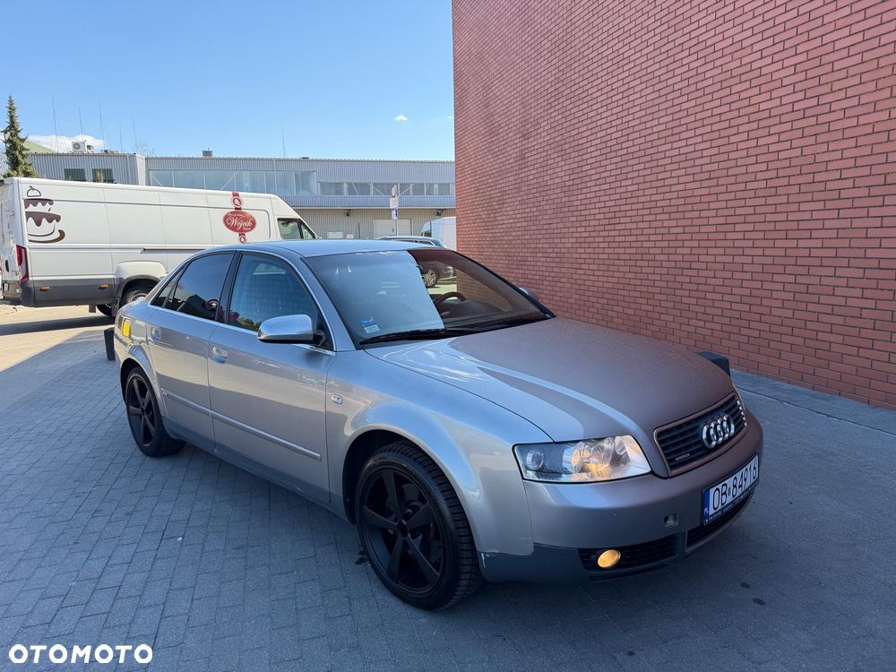 Audi A4 Limousine - 1
