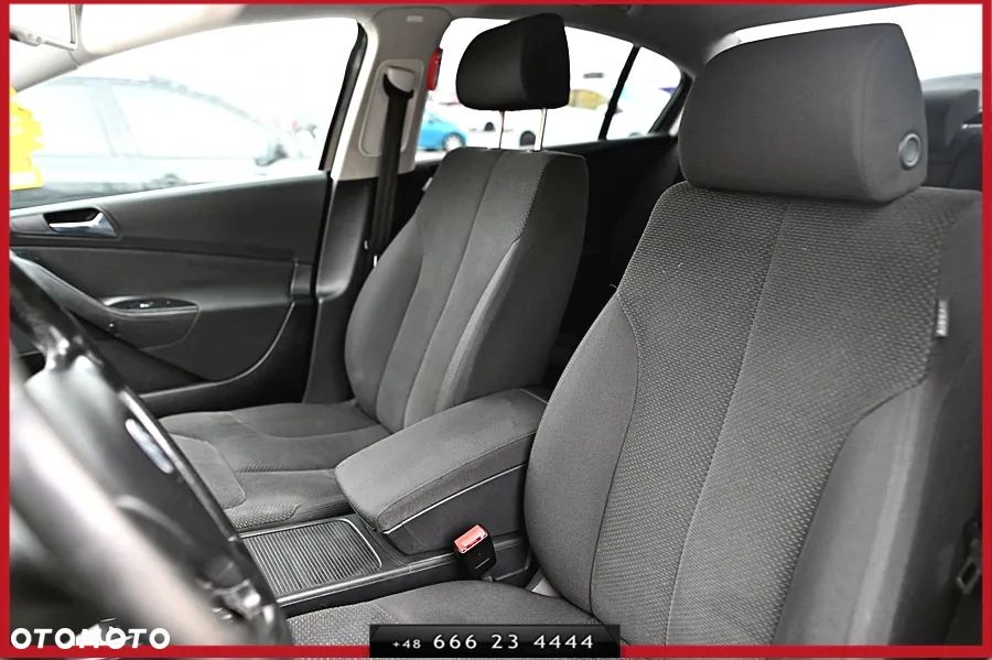 Volkswagen Passat 2.0 TDI DPF BlueMotion Technology Comfortline - 19