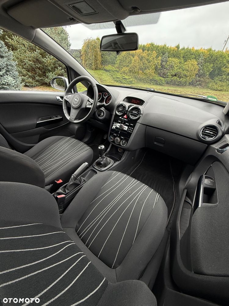 Opel Corsa 1.4 16V Cosmo - 31