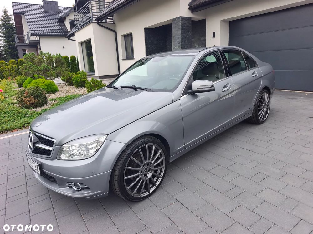 Mercedes-Benz Klasa C 180 CGI BlueEFFICIENCY Avantgarde - 4
