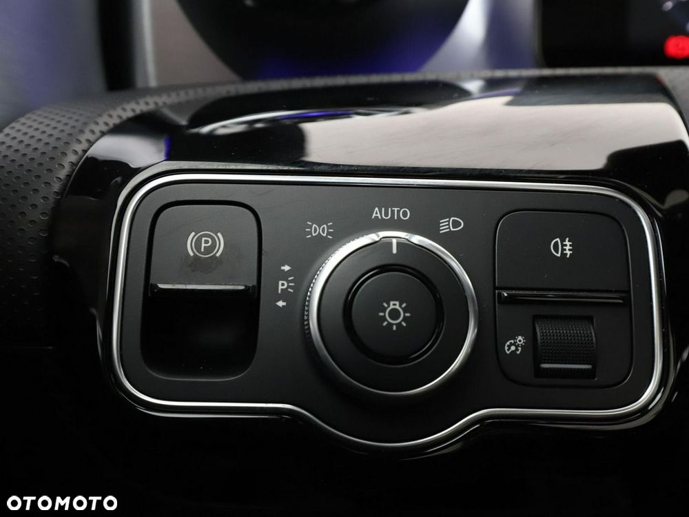 Mercedes-Benz CLA 180 7G-DCT AMG Line - 37