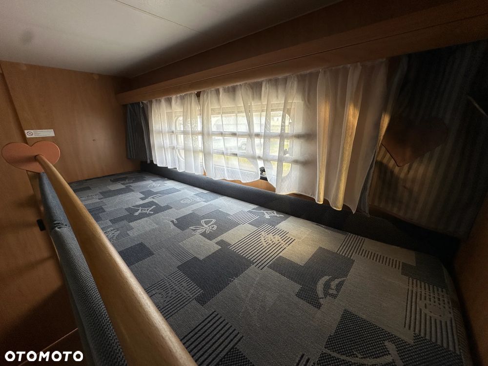 Burstner 720 TK VENTANA z napędem i łóżkami piętrowymi - 8 os. - 28