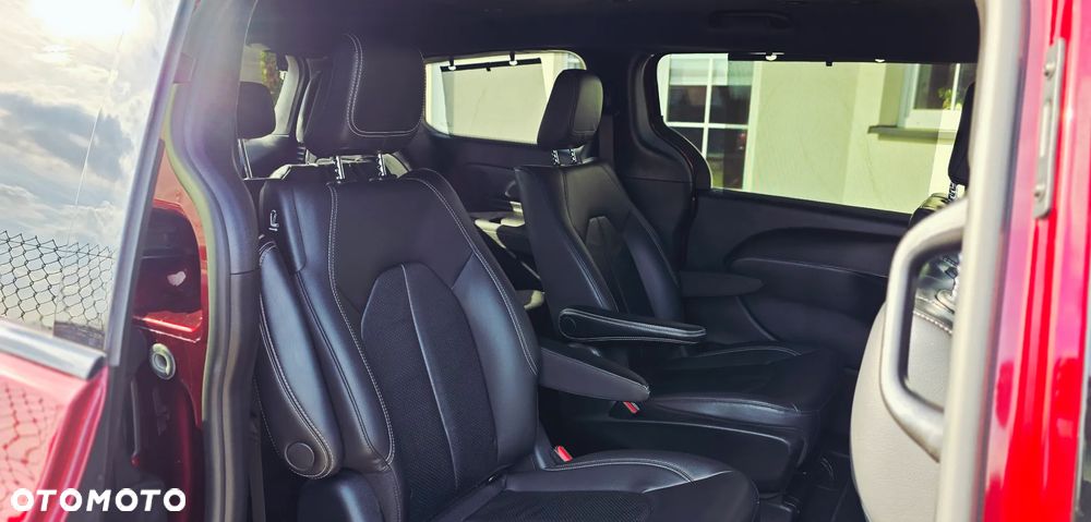 Chrysler Pacifica - 18