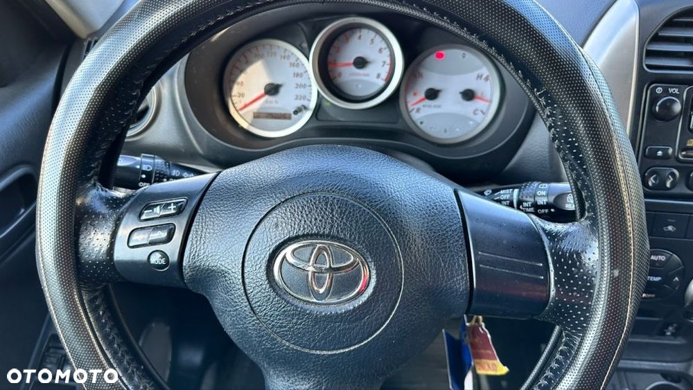 Toyota RAV4 2.0 VVT-i 4x4 - 31