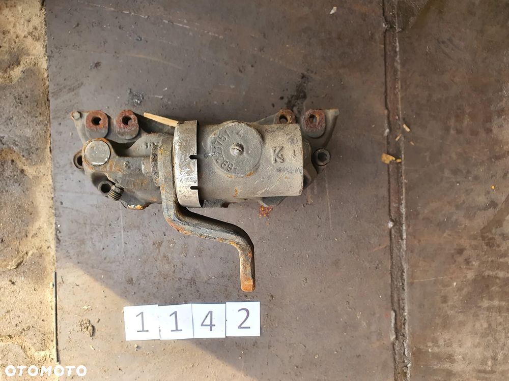 Mercedes Vario Tył lewy prawyZacisk hamulcowy demontaż - 8