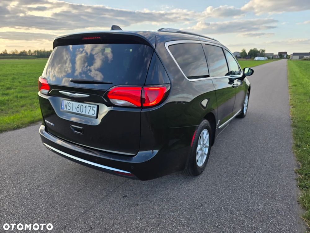Chrysler Pacifica - 5