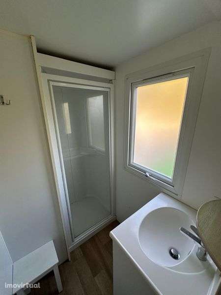 Casa bengalou com 2 quartos 1 de casal , o outro com 2 camas individua - Grande imagem: 5/8