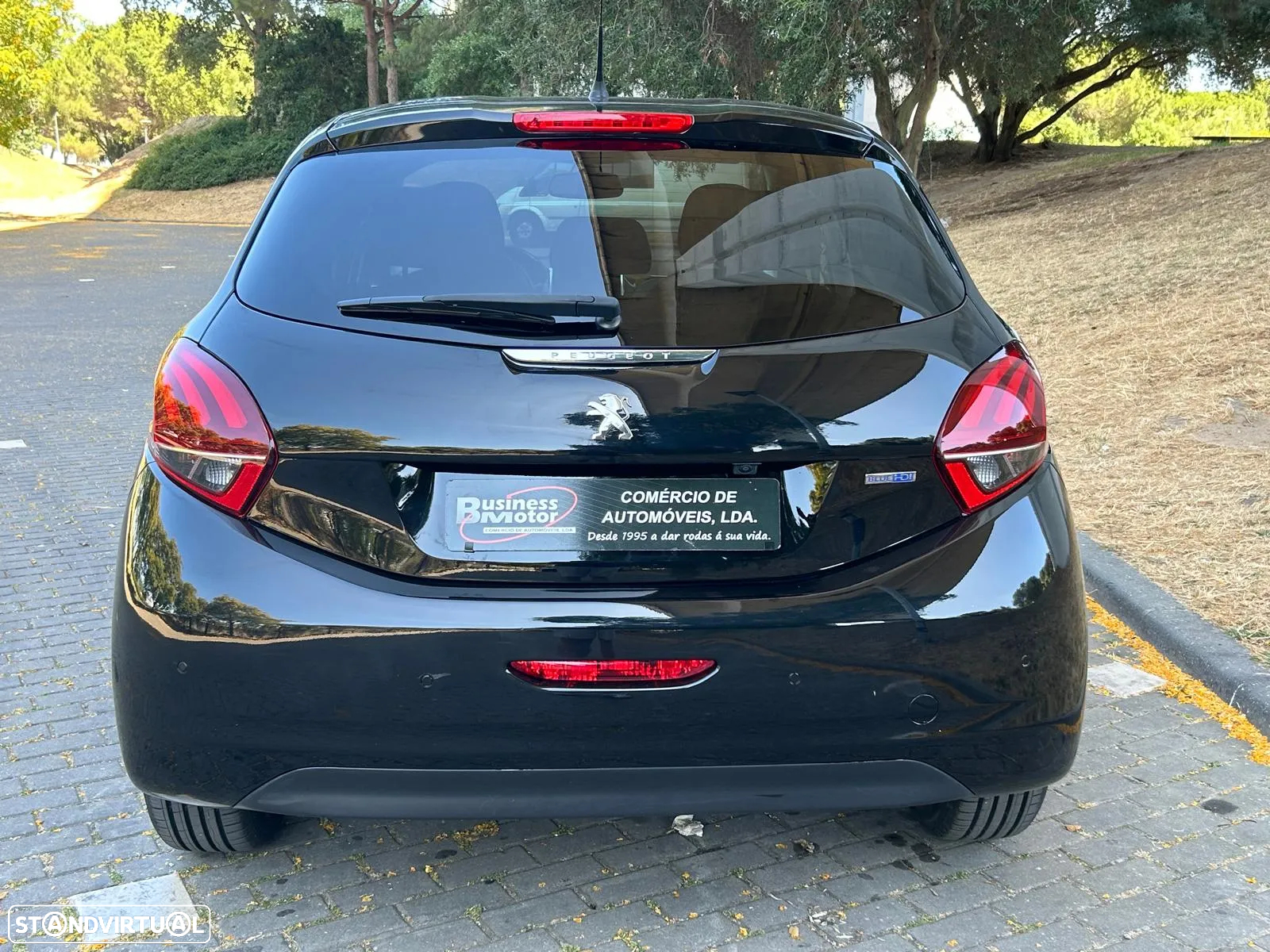 Peugeot 208 1.6 BlueHDi Style - 4