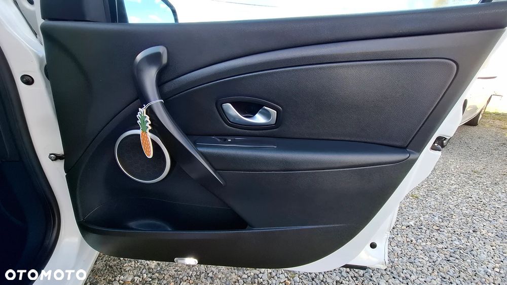 Renault Megane TCe 130 Night and Day - 30