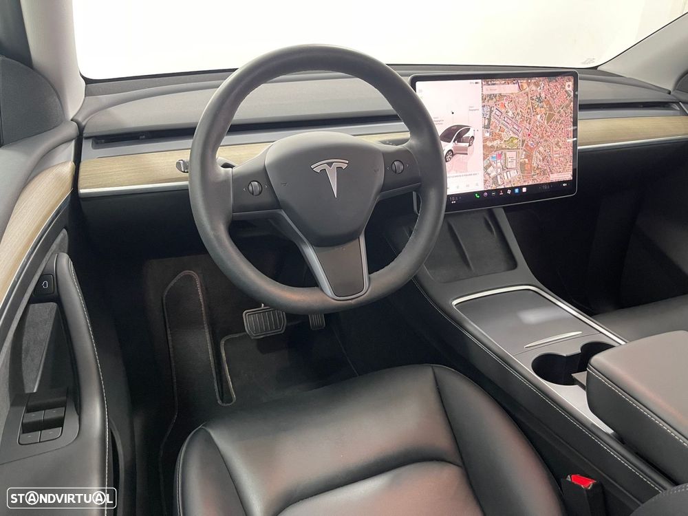 Tesla Model Y RWD - 24