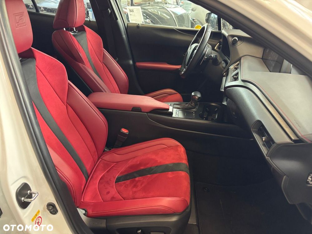Lexus UX - 34