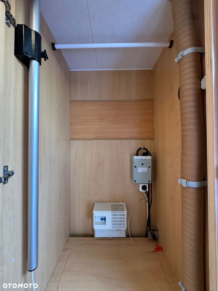 Dethleffs 510 CAMPER z napędem i przedsionkiem pompowanym !!! - 18