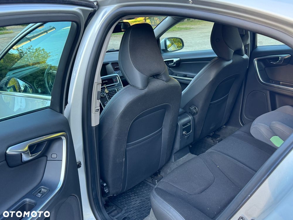 Volvo S60 D3 Geartronic Momentum - 6