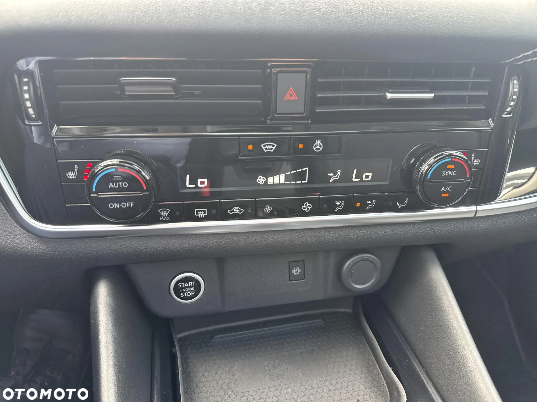 Nissan Qashqai 1.3 DIG-T mHEV N-Connecta Xtronic - 24