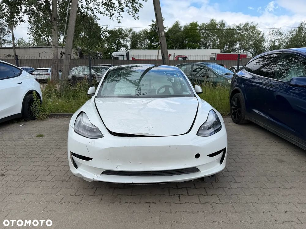 Tesla Model 3 - 9