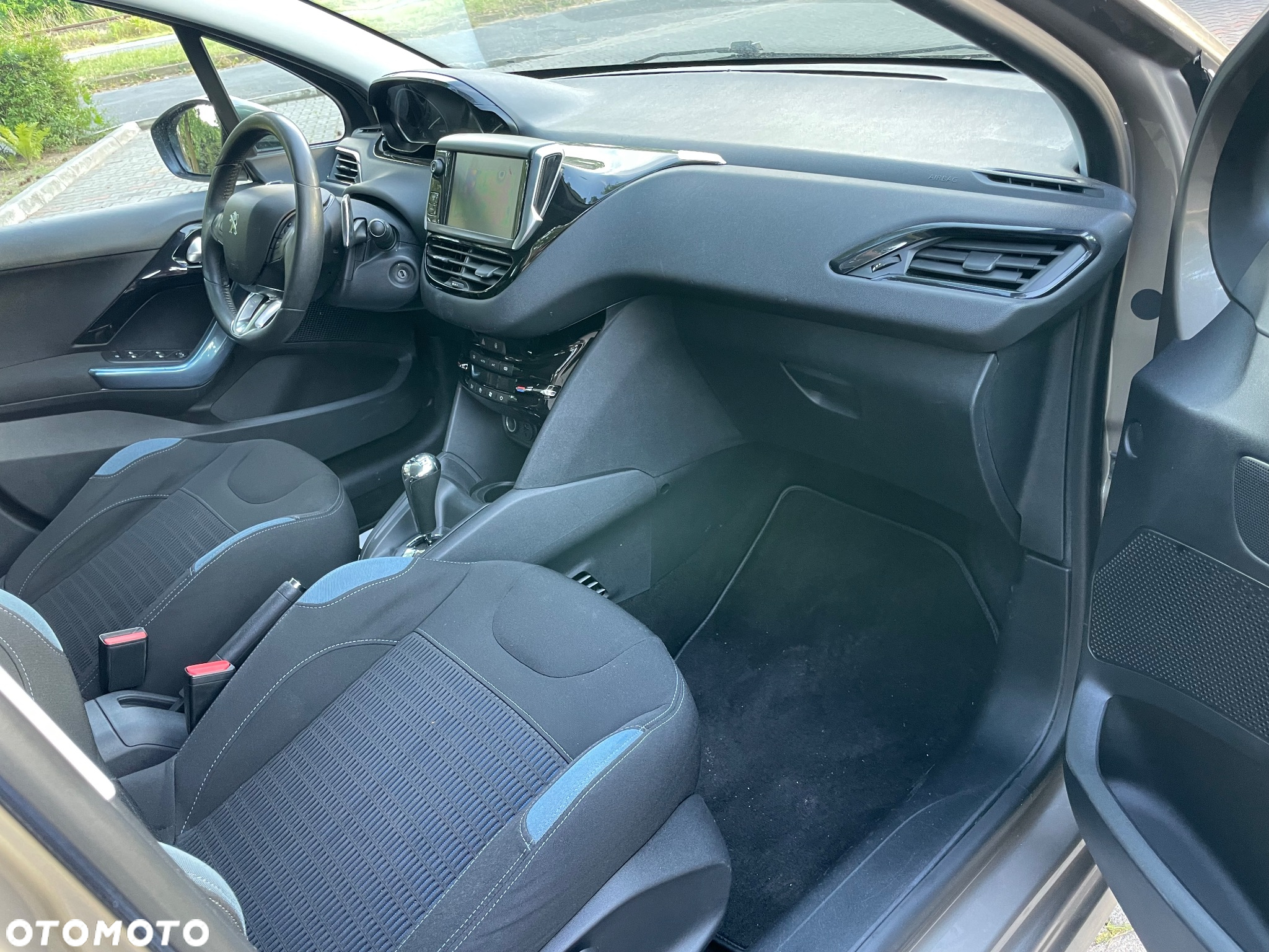 Peugeot 208 - 11