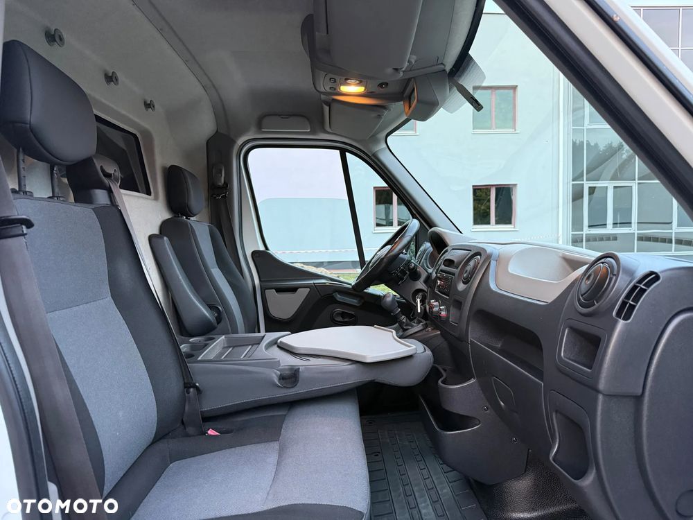 Nissan NV400 - 24