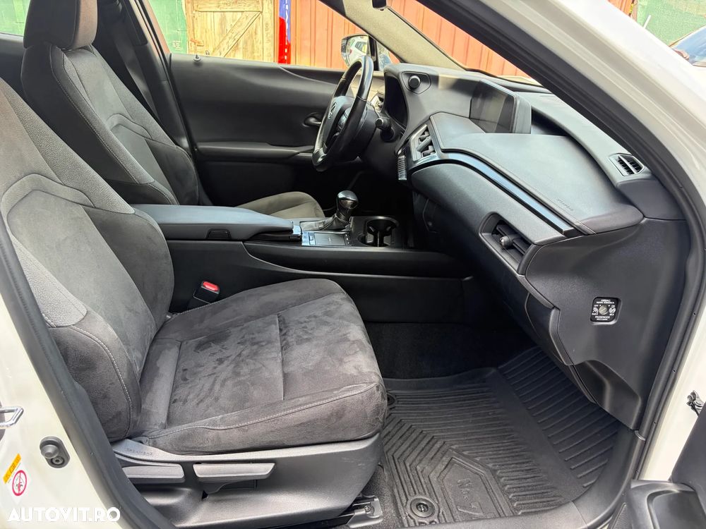 Lexus UX 250h Business Edition - 28