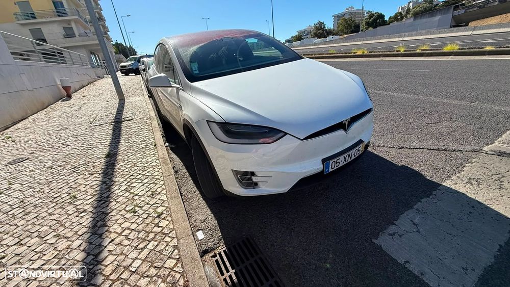Tesla Model X - 8