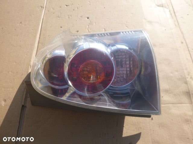 LAMPA PRAWY TYŁ PRAWA TYLNA TOYOTA COROLLA VERSO II - 11