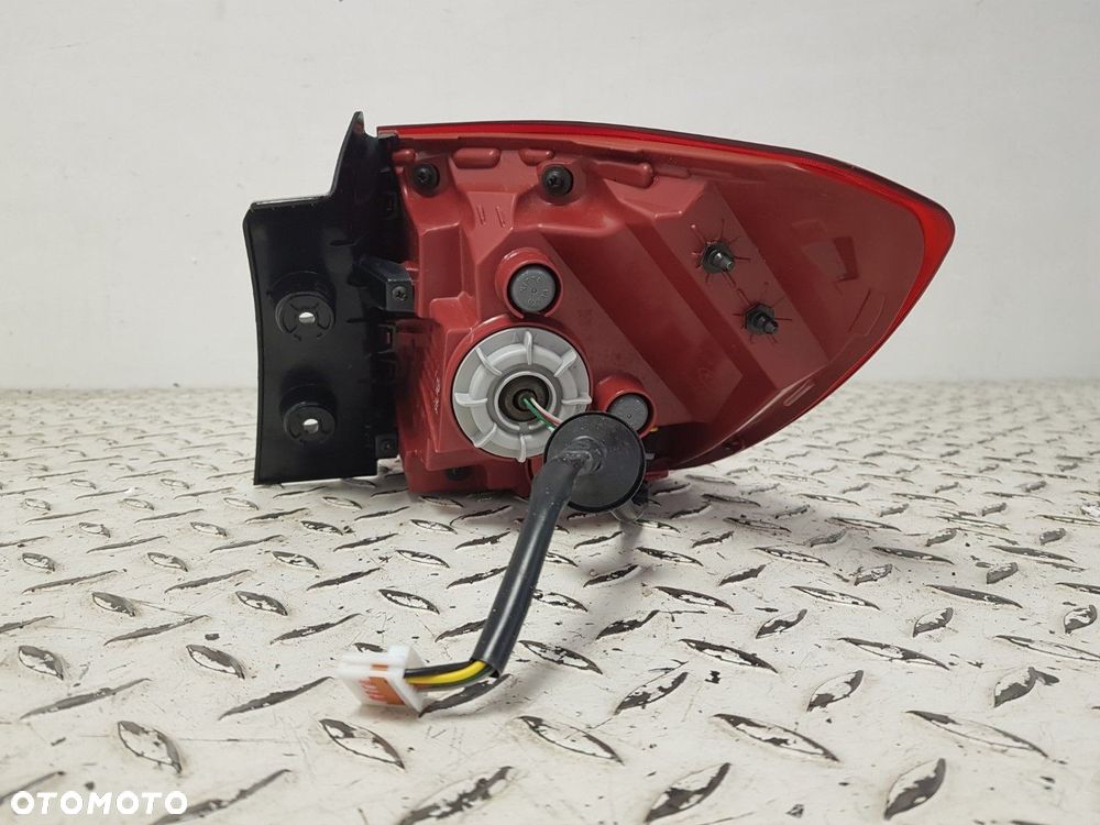ORYGINALNA LAMPA KIA STONIC 17-21 LEWA TYŁ TYLNA W BŁOTNIK 92401-H8 - 7