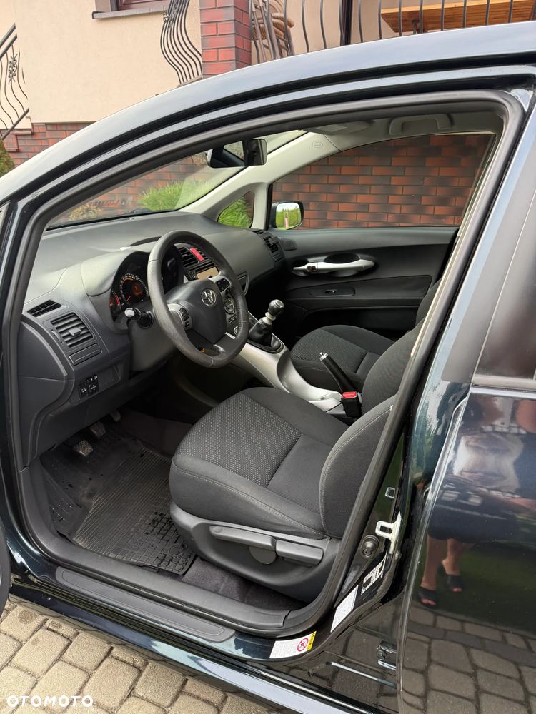 Toyota Auris 2.0 D-4D Premium + - 7