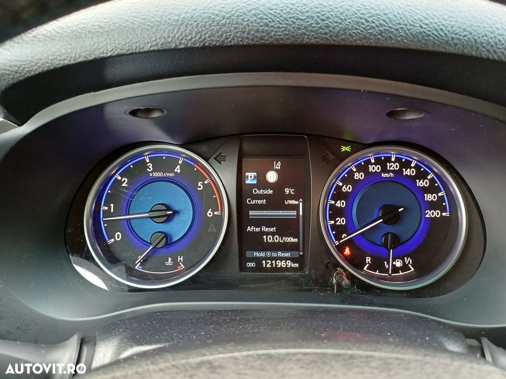 Toyota Hilux 4x4 Double Cab A/T Invincible - 25